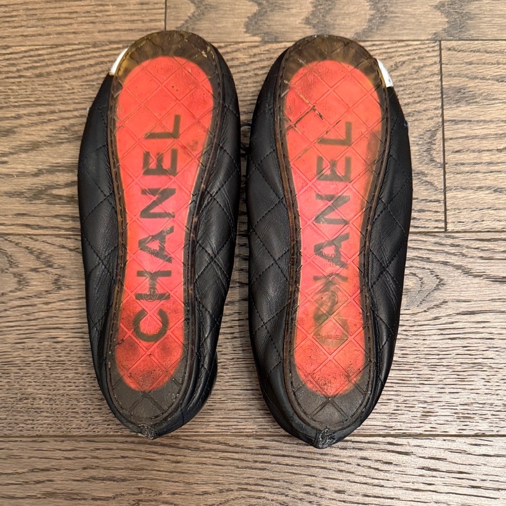 Vintage CHANEL Black and White Quilted Flats - Picture 2 of 8